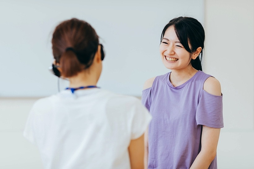 相談する女性